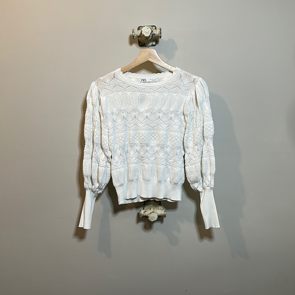 Zara stretch knit Pointelle sweater. Med. EUC.